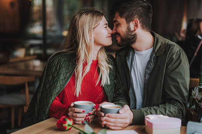 Что такое любовь: основные признаки, стадии и отличия от влюбленности